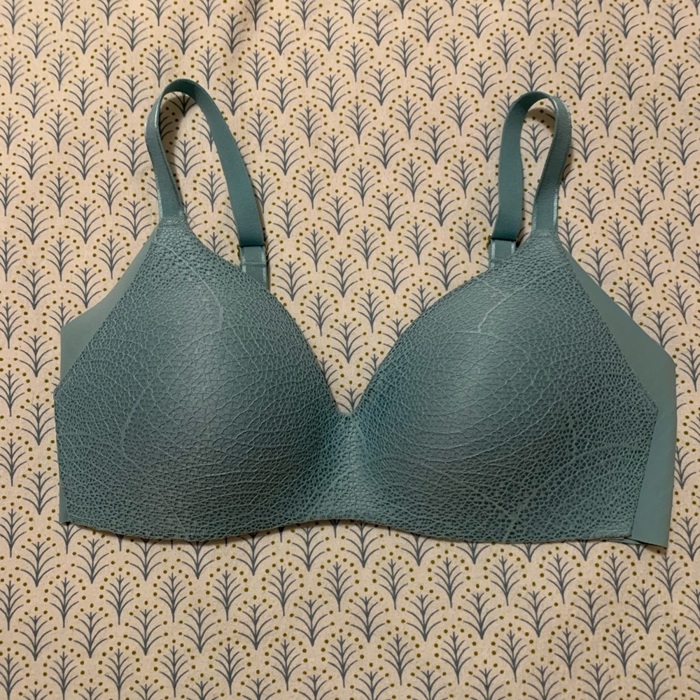 Knix Wingwoman; in very good condition. Worn several times only.